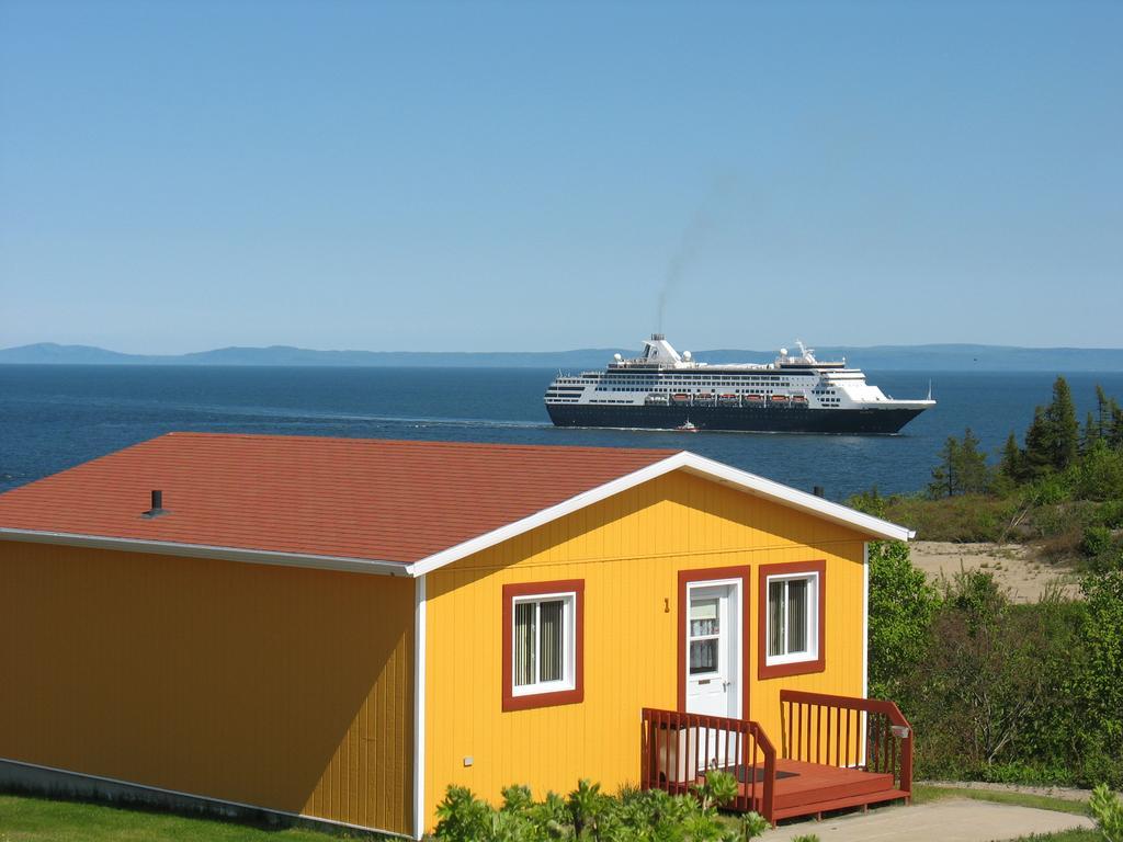 Les Chalets Au Bord De La Mer Les Escoumins Exterior photo