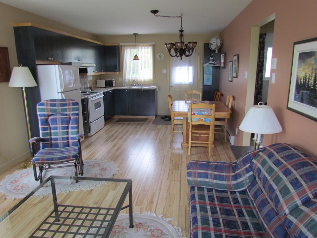 Les Chalets Au Bord De La Mer Les Escoumins Room photo